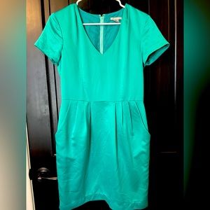 H&M size 8, green dress with pockets!